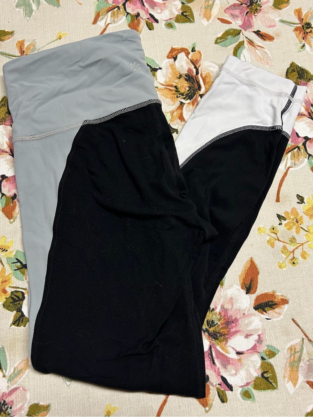 Athleta Colorblock Leggings in Black, Light Gray, and White Size Small